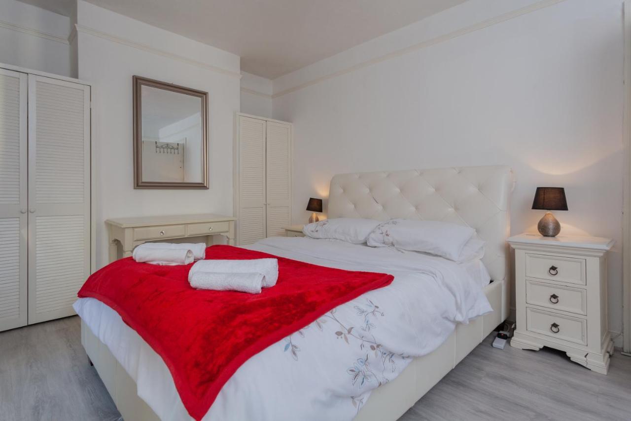 Windsor House Villa Londonderry Bagian luar foto